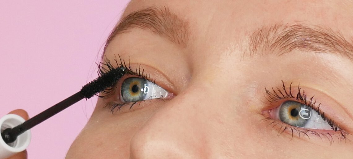 PELASTA RIPSIVÄRISI. Miten sen saa säilymään kauemmin ja miten kuivuneen ripsivärin voi herättää eloon?