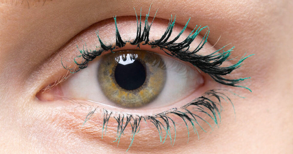 Värikäs ja kimalteleva ripsiväri